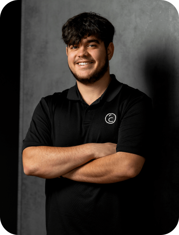 <strong>Carlo Crescenzo</strong><br>Receptionist